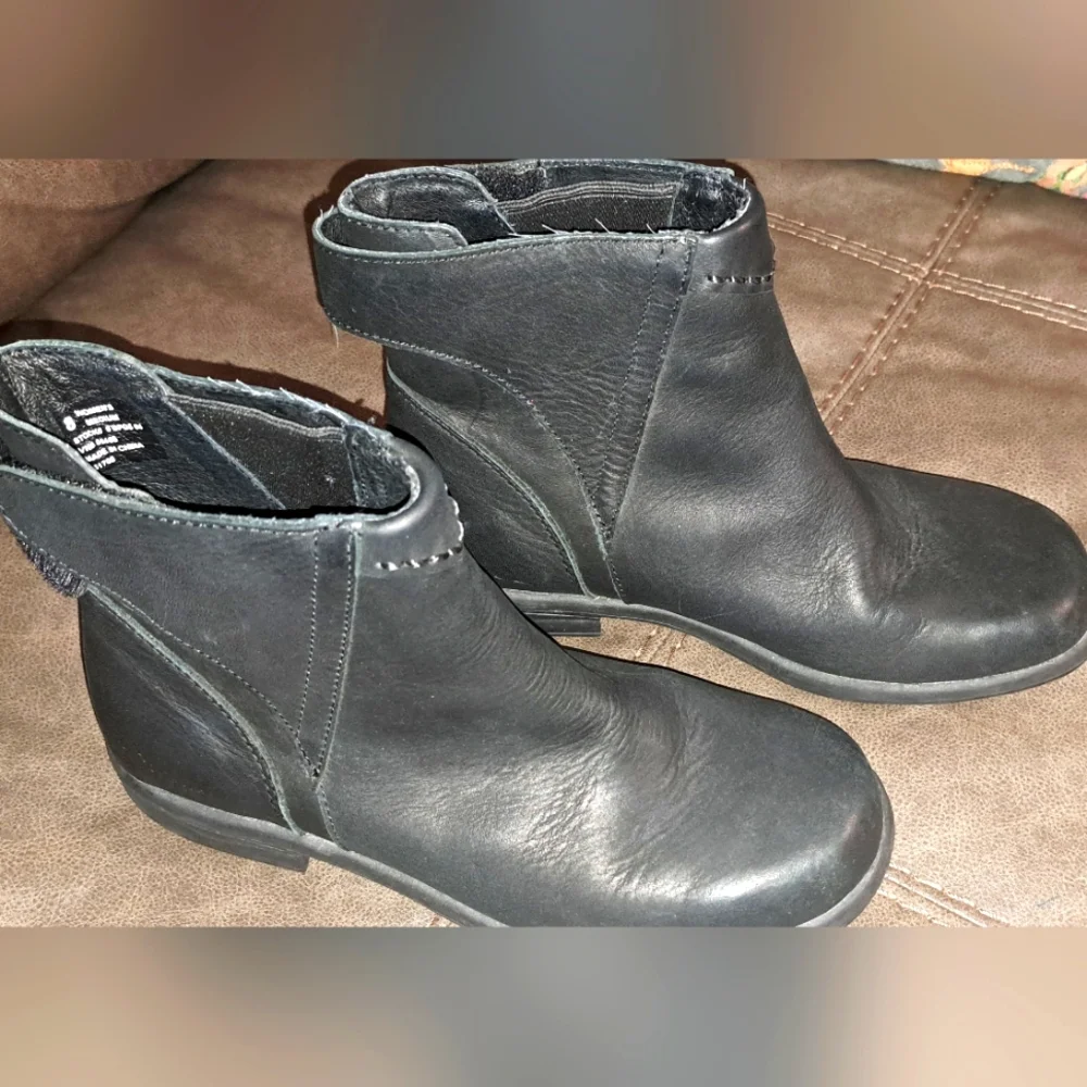 LL Bean Soft Black Leather Pull On Ankle Chelsea Boots Motto Style Outdoors 8